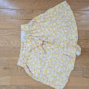 SO BRAND WOMENS JUNIOR SIZE YELLOW FLORAL SOFT SHORTS HIGH RISE SIZE XS